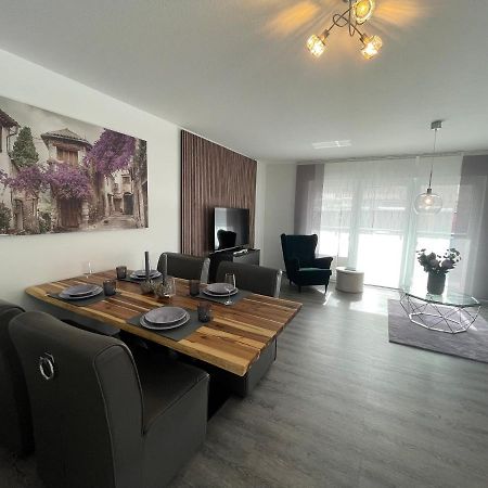 Exklusive Wohnung Zentral Mit Grossem Balkon Лосгайм Екстер'єр фото