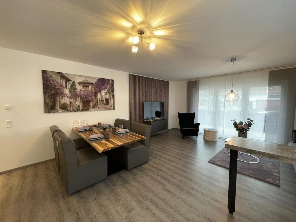 Exklusive Wohnung Zentral Mit Grossem Balkon Лосгайм Екстер'єр фото