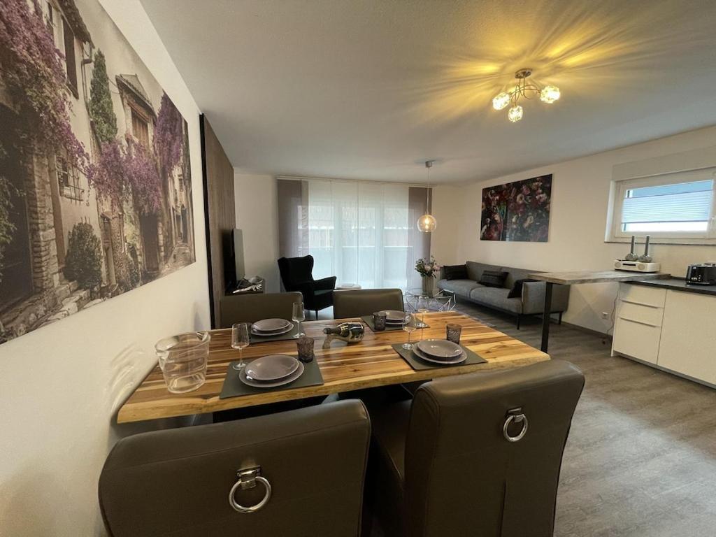 Exklusive Wohnung Zentral Mit Grossem Balkon Лосгайм Екстер'єр фото