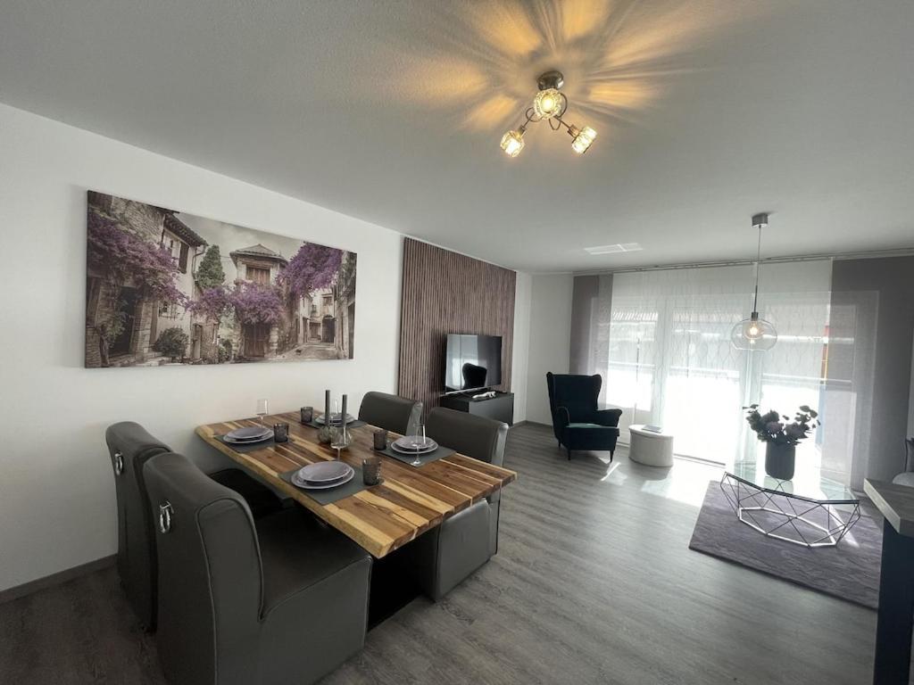 Exklusive Wohnung Zentral Mit Grossem Balkon Лосгайм Екстер'єр фото