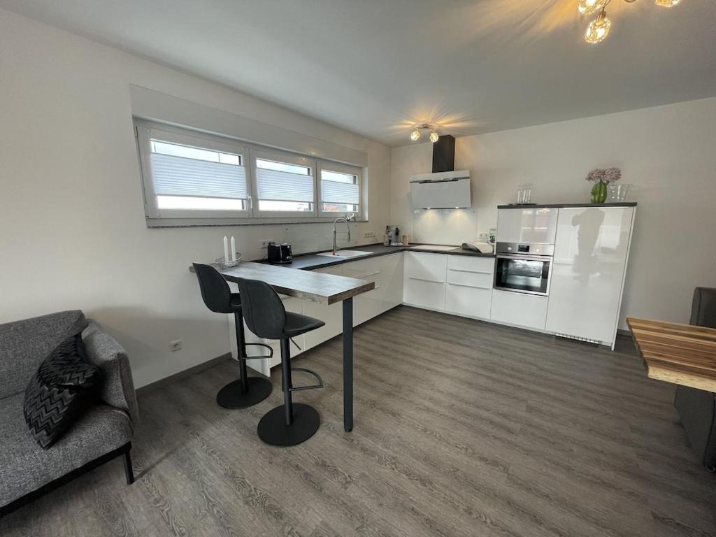 Exklusive Wohnung Zentral Mit Grossem Balkon Лосгайм Екстер'єр фото