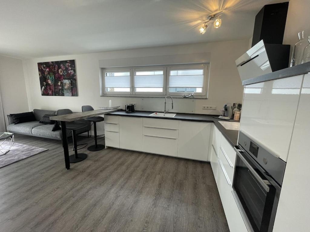 Exklusive Wohnung Zentral Mit Grossem Balkon Лосгайм Екстер'єр фото