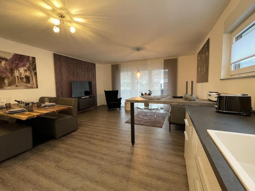 Exklusive Wohnung Zentral Mit Grossem Balkon Лосгайм Екстер'єр фото