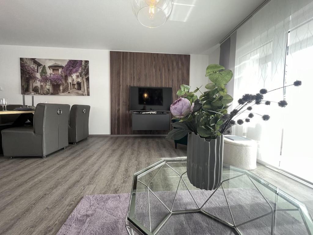 Exklusive Wohnung Zentral Mit Grossem Balkon Лосгайм Екстер'єр фото
