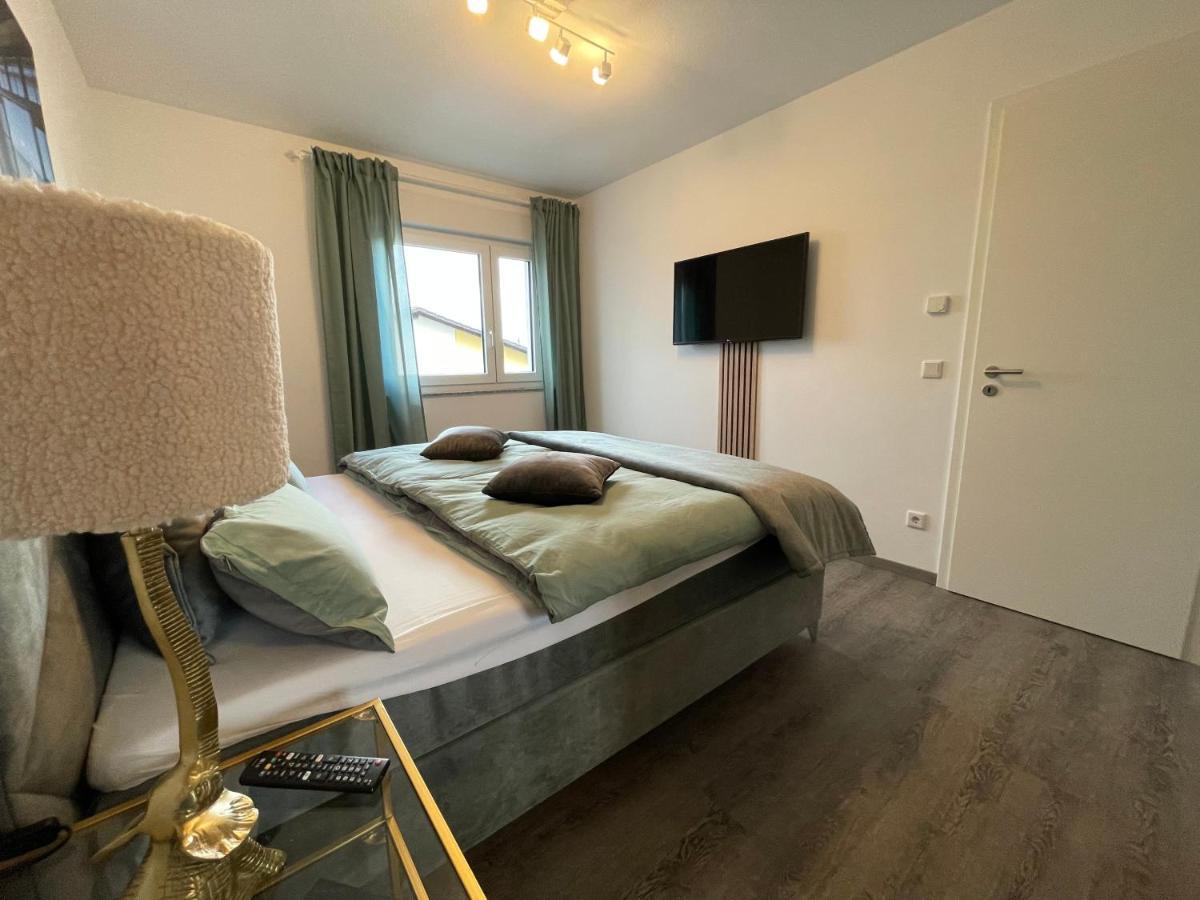 Exklusive Wohnung Zentral Mit Grossem Balkon Лосгайм Екстер'єр фото