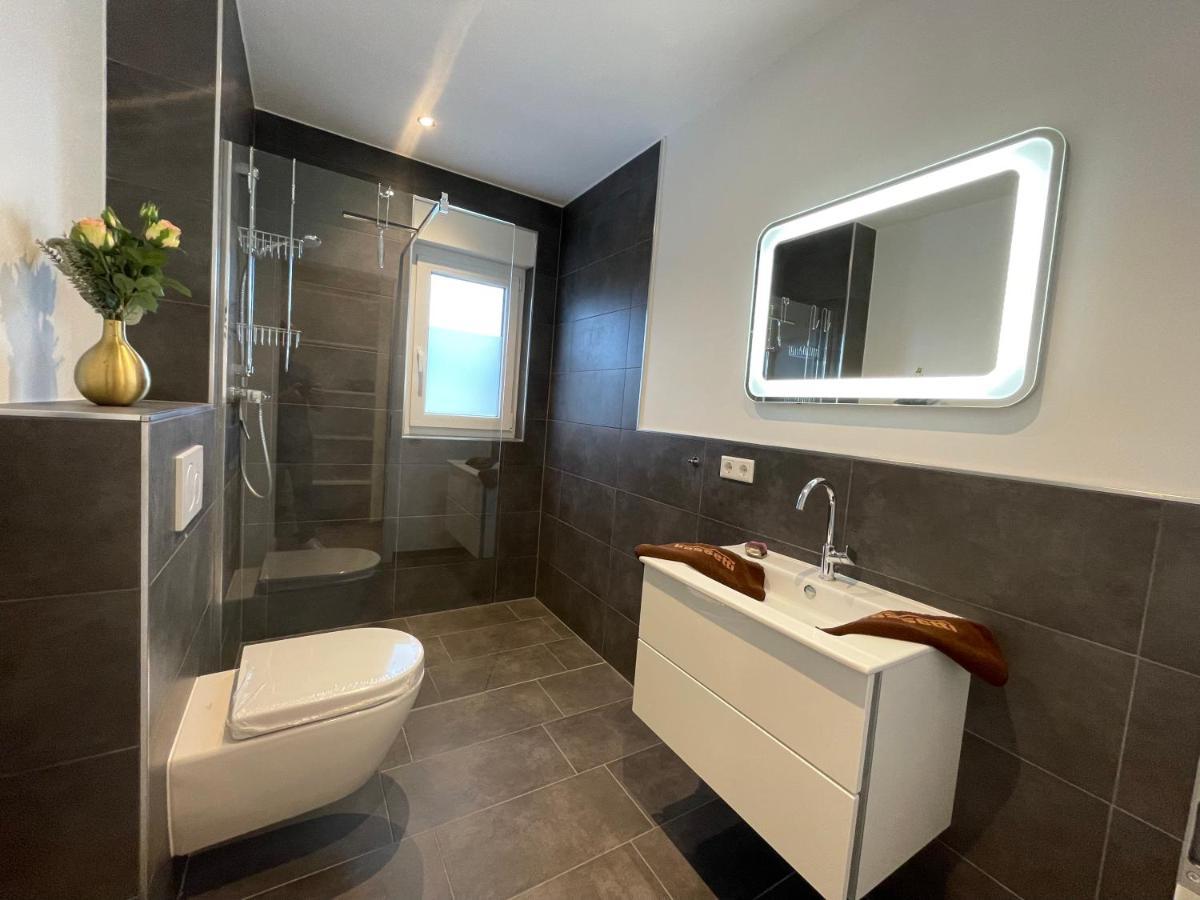 Exklusive Wohnung Zentral Mit Grossem Balkon Лосгайм Екстер'єр фото